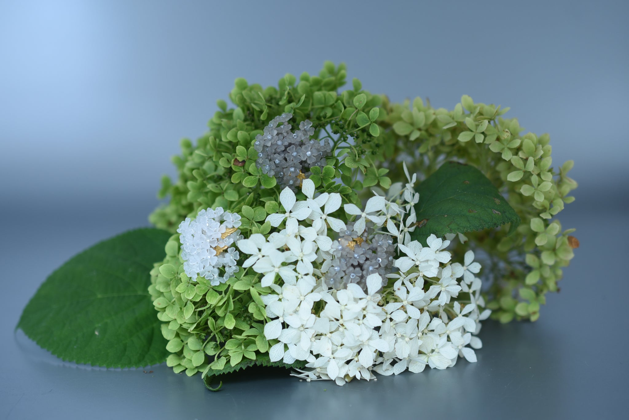 ★新色★*お花と崩し淡路のアシメピアス*【No.362】 ajisai earring(gray) – monshiro official web site