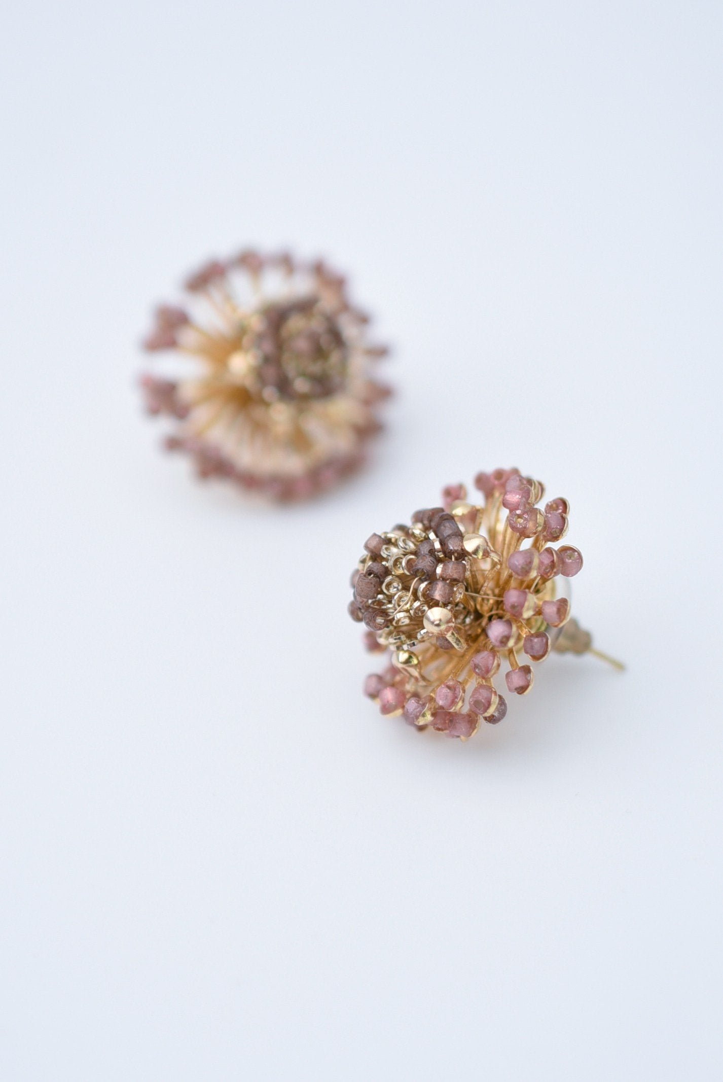 sucabiosa earing (coral) – monshiro official web site