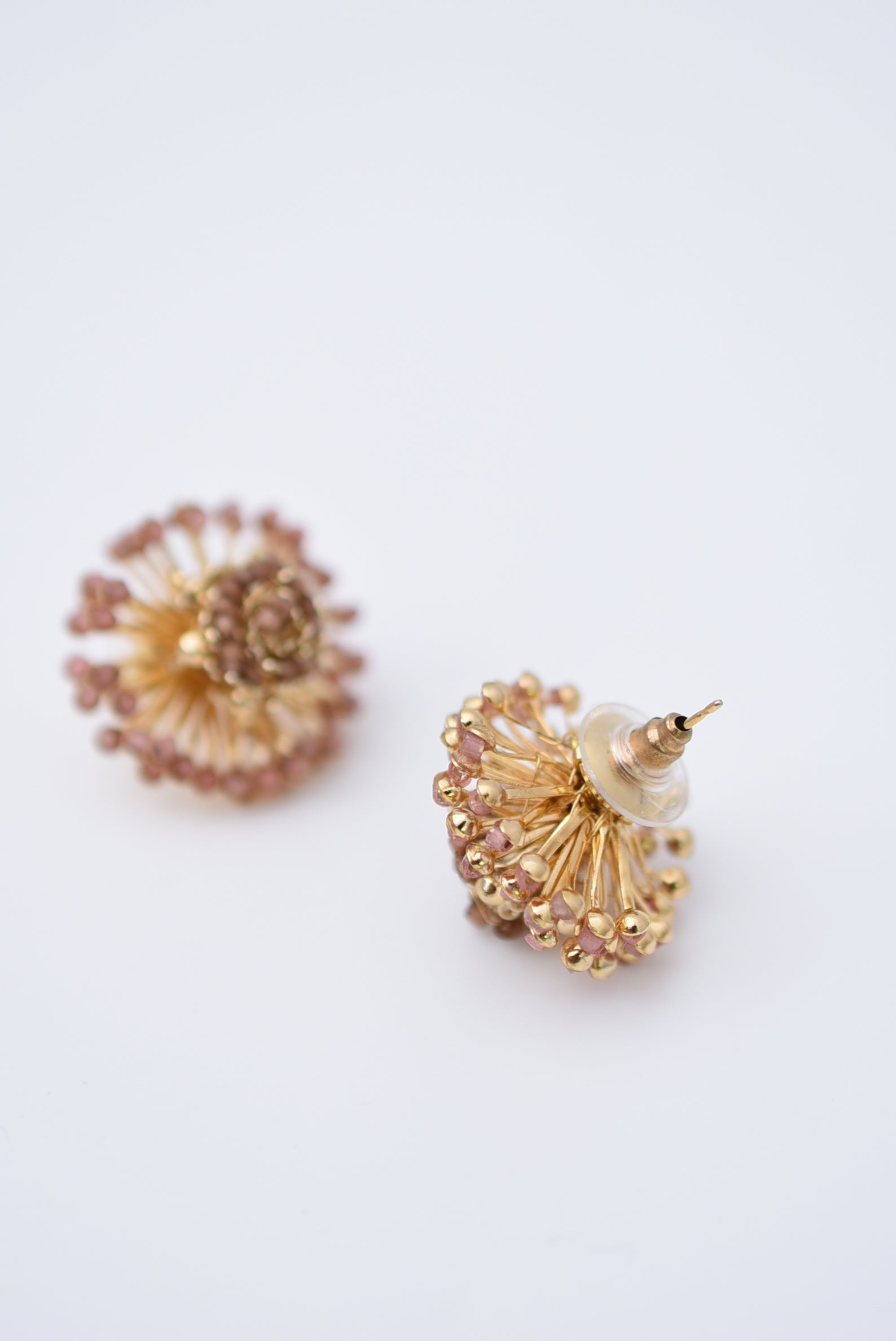 sucabiosa earing (coral) – monshiro official web site