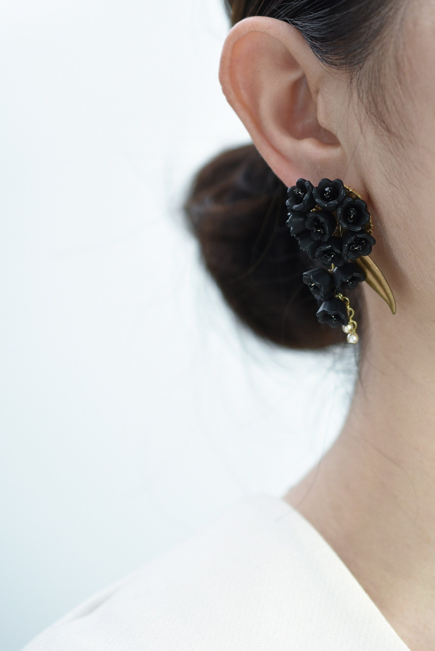 アクセサリー monshiro / suzuran bouquet earring suzuran bouquet earring – monshiro official web site